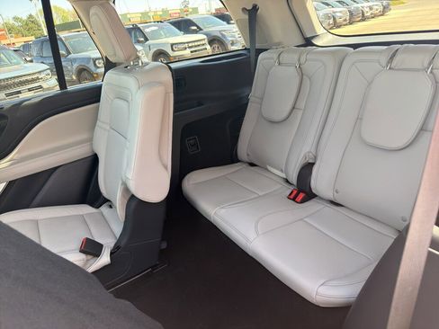 Used 2025 Lincoln Aviator Reserve w/ Equipment Group 201A AWD/4WD image 20