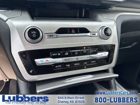 Used 2022 Ford Explorer XLT w/ Equipment Group 202A AWD/4WD image 19