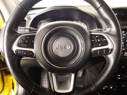 Used 2023 Jeep Renegade Latitude w/ Premium Group image 3