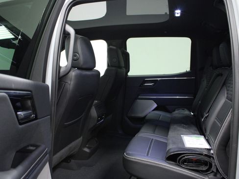 Used 2024 GMC Sierra EV Denali image 12