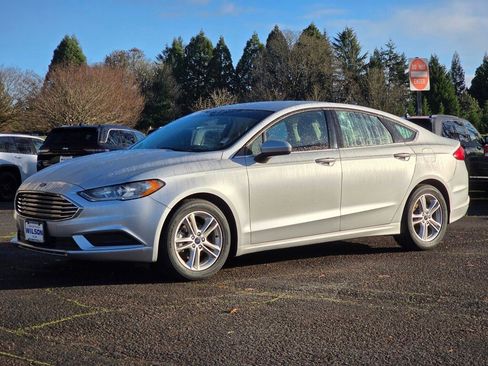 Used 2018 Ford Fusion SE image 1