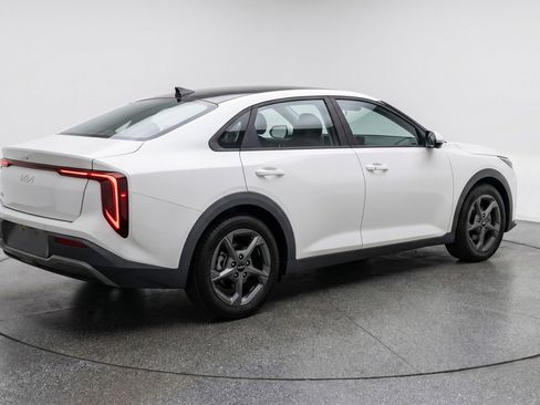 Used 2025 Kia K4 FWD image 9