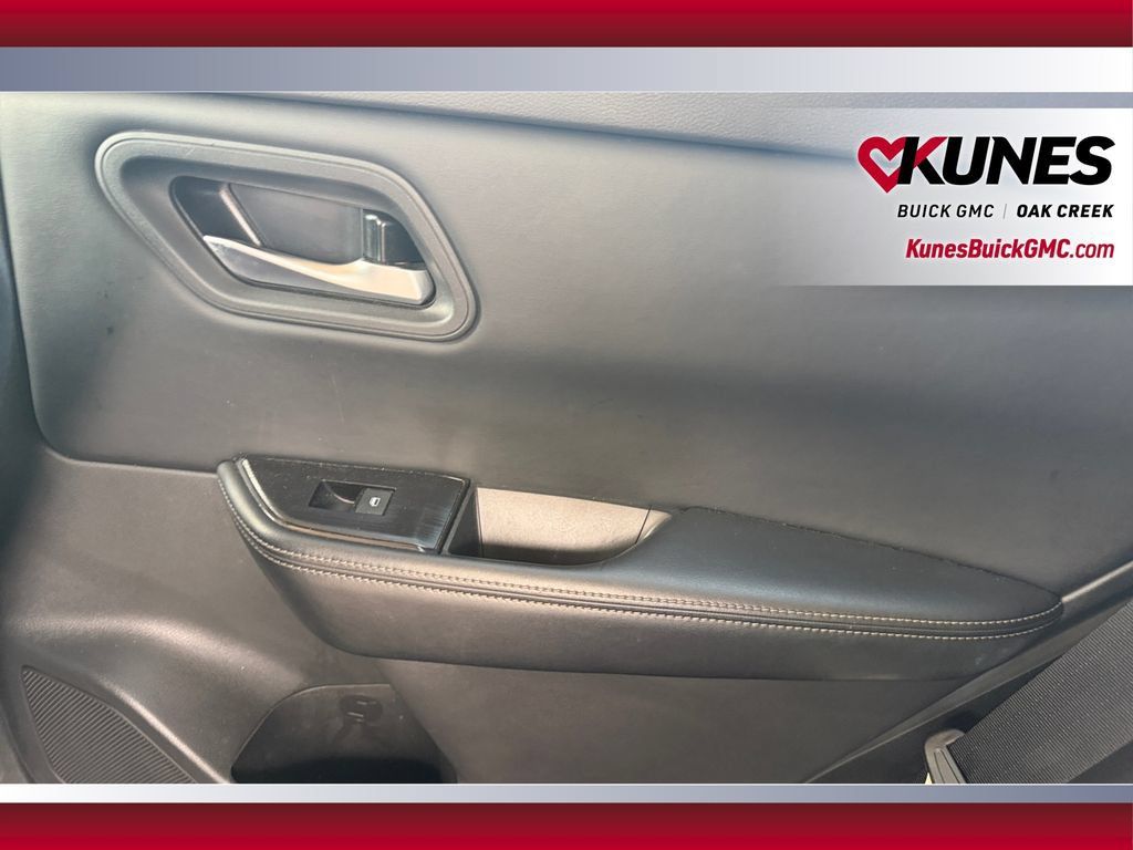 Used 2025 Nissan Rogue SV AWD/4WD image 35