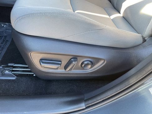 Certified 2021 Toyota Venza LE image 23