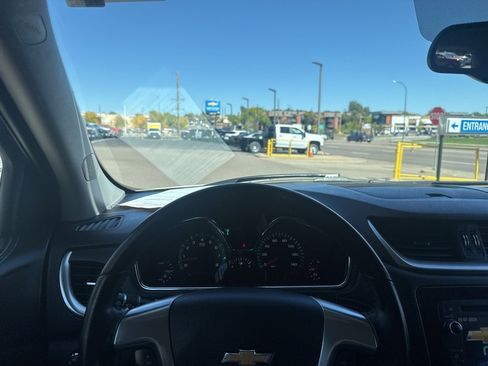 Used 2015 Chevrolet Traverse LT image 33