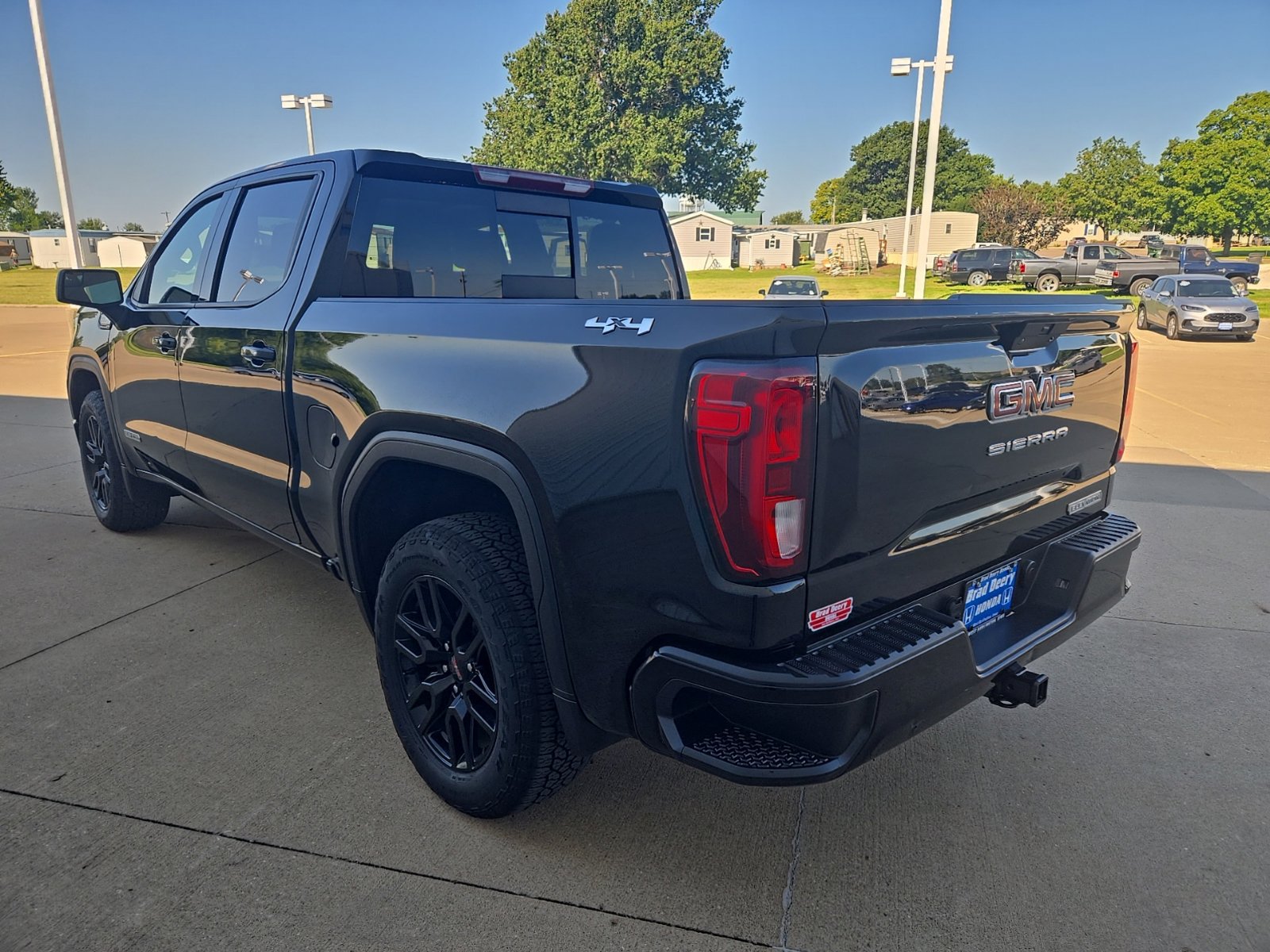 Used 2020 GMC Sierra 1500 Elevation w/ Elevation Value Package AWD/4WD image 9