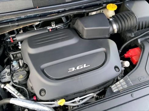 Used 2017 Chrysler Pacifica Touring-L Plus image 29