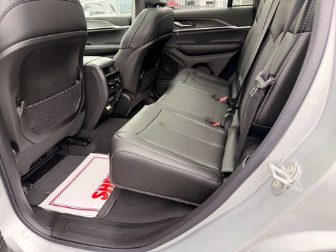 New 2025 Jeep Grand Cherokee Limited image 9