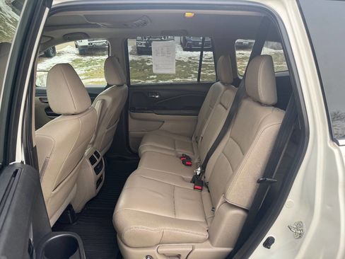 Used 2017 Honda Pilot Touring image 12