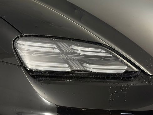 New 2025 Porsche Macan Electric image 15