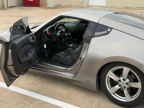 Used 2009 Nissan 370Z Touring RWD image 11