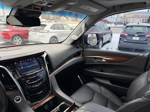 Used 2018 Cadillac Escalade Premium Luxury image 12