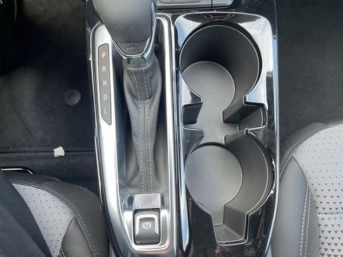 Used 2025 Chevrolet Trax LT w/ LT Convenience Package image 27