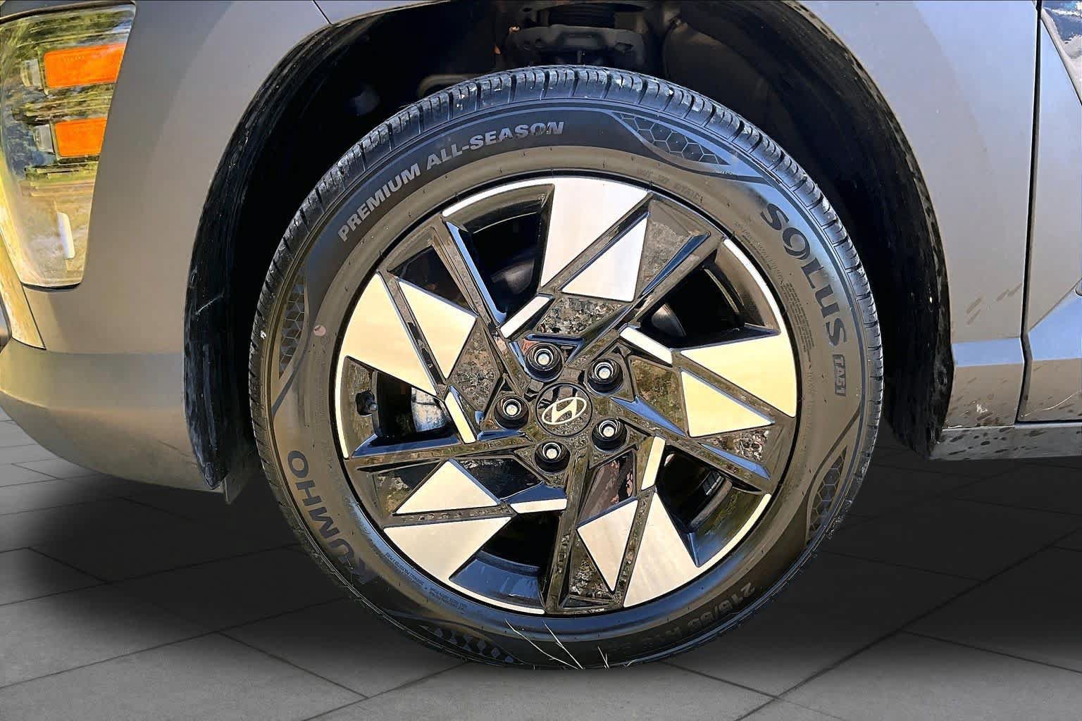 Used 2024 Hyundai Kona SEL FWD image 11