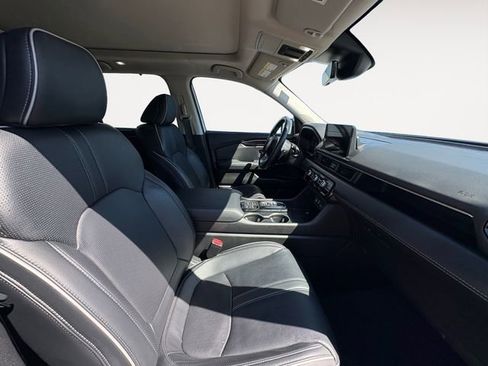 Used 2023 Honda Pilot Elite image 14