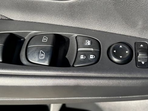 Certified 2025 Nissan Kicks Play S image 24