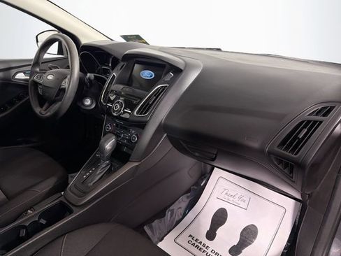 Used 2017 Ford Focus SEL image 28