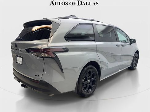 Used 2025 Toyota Sienna XLE Woodland Edition AWD/4WD image 6