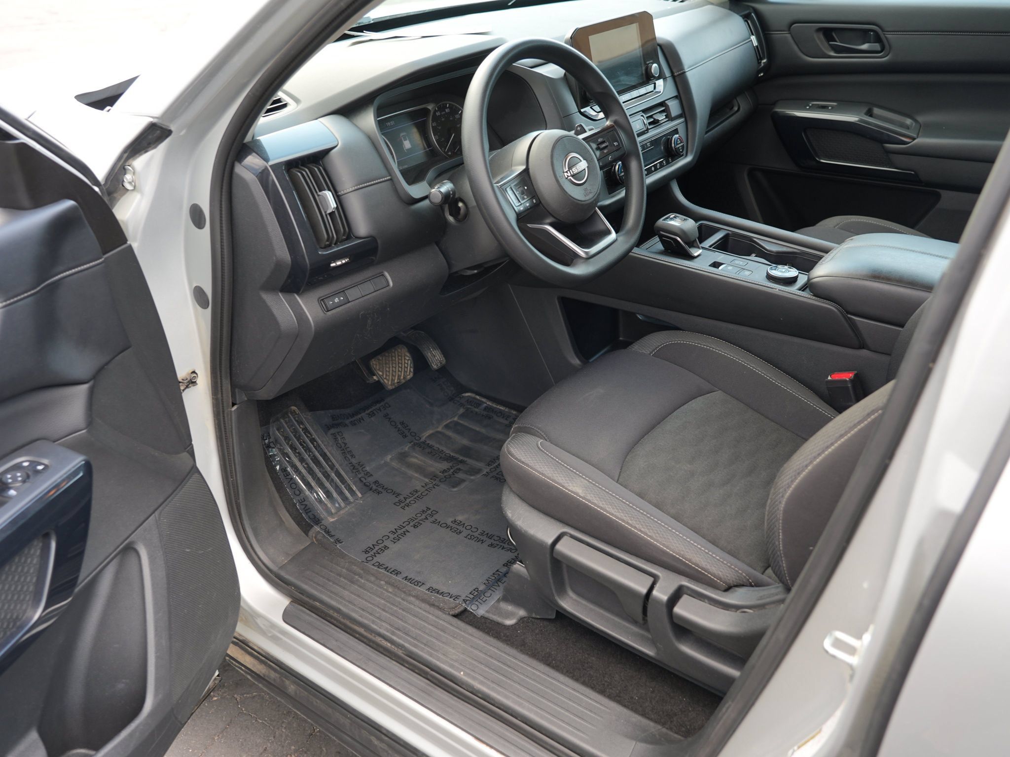 Used 2024 Nissan Pathfinder S AWD/4WD image 14