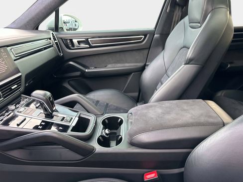 Used 2022 Porsche Cayenne GTS image 22