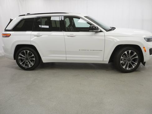 Used 2025 Jeep Grand Cherokee Overland w/ Adv Protech Group III AWD/4WD image 11