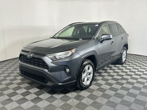 Used 2019 Toyota RAV4 XLE w/ Convenience Package FWD image 7