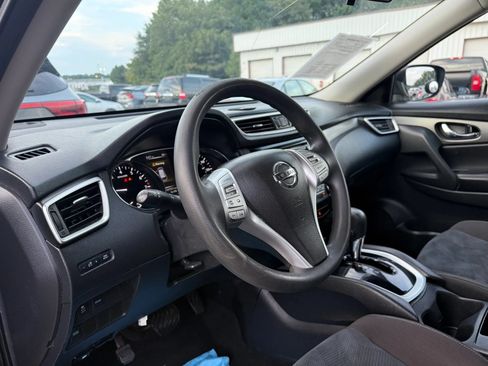 Used 2015 Nissan Rogue S FWD image 17