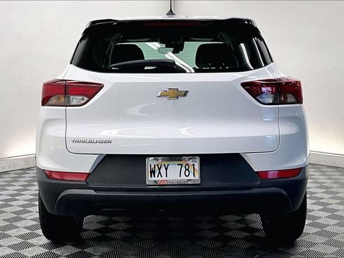 Used 2021 Chevrolet TrailBlazer LS FWD image 3