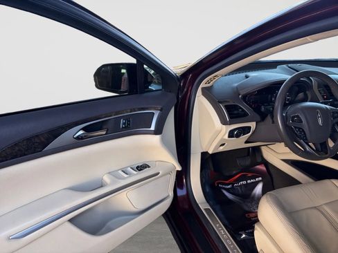 Used 2013 Lincoln MKZ FWD image 9