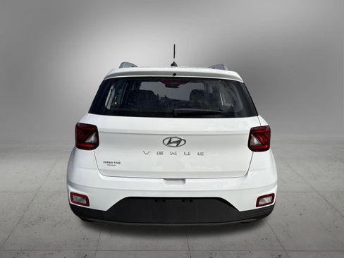 Used 2025 Hyundai Venue SEL FWD image 8