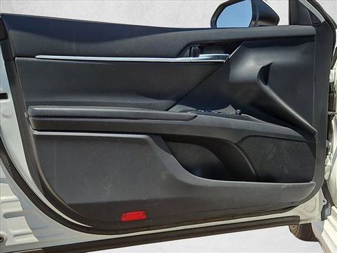 Used 2020 Toyota Camry SE w/ Carpet Mat Package FWD image 10