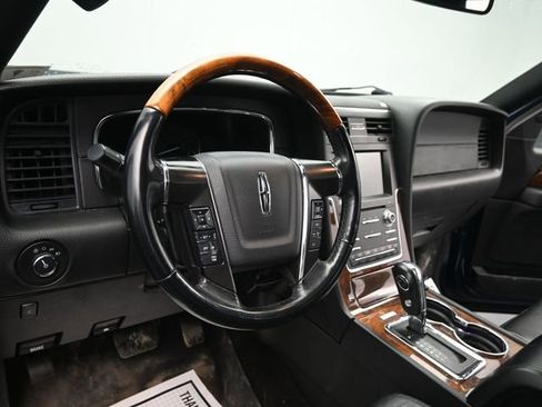 Used 2016 Lincoln Navigator Select image 14