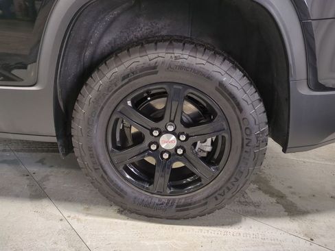 Used 2023 GMC Acadia AT4 image 17