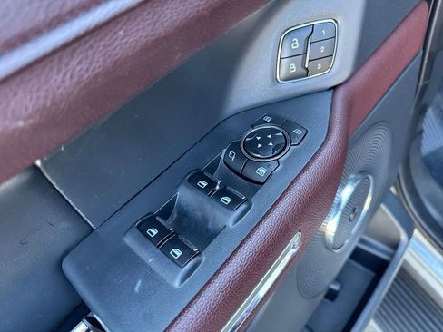 Used 2023 Ford Expedition Limited image 11