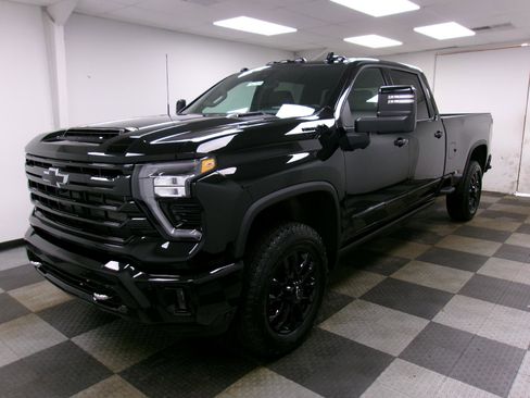 Used 2026 Chevrolet Silverado 3500 High Country w/ Midnight Edition AWD/4WD image 1