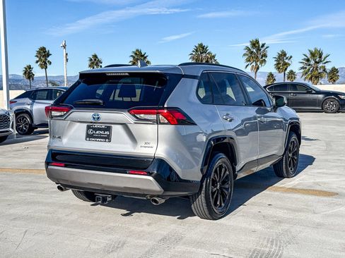 Used 2022 Toyota RAV4 SE image 7