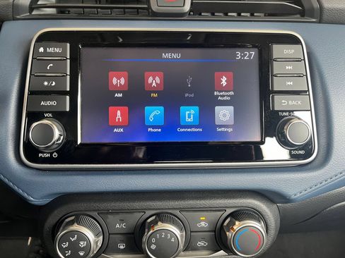 Used 2025 Nissan Versa SV FWD image 20