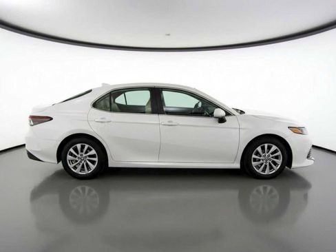 Used 2024 Toyota Camry LE image 4