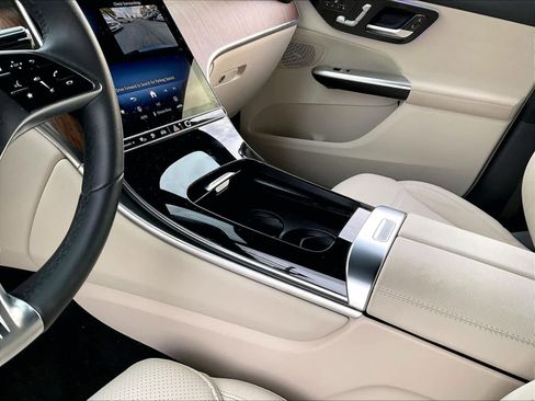 Used 2025 Mercedes-Benz GLC 350e 4MATIC image 18