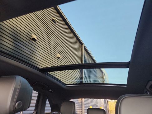 New 2026 Porsche Macan image 40