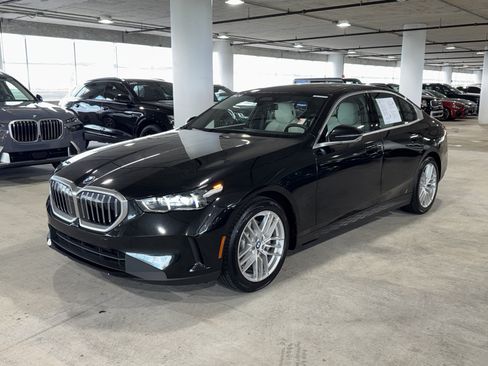 Used 2024 BMW 530i w/ Premium Package RWD image 4