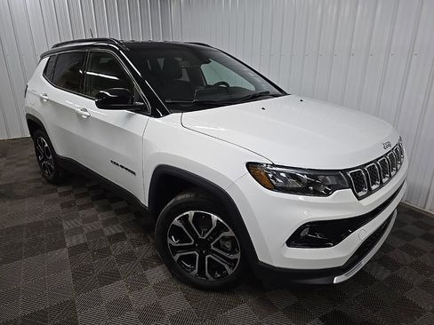 Used 2023 Jeep Compass Limited image 7