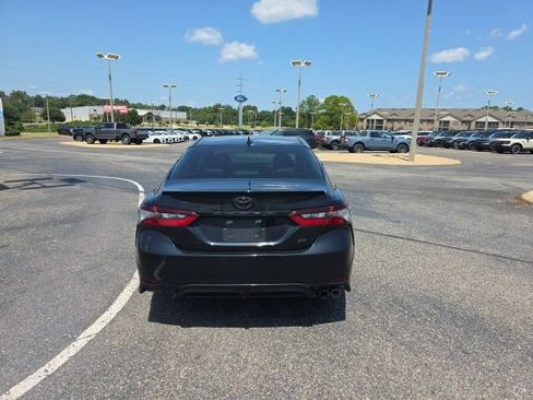 Used 2022 Toyota Camry SE FWD image 4