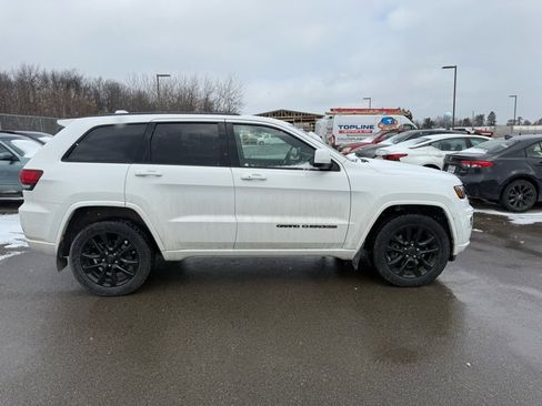 Used 2021 Jeep Grand Cherokee Laredo X image 5