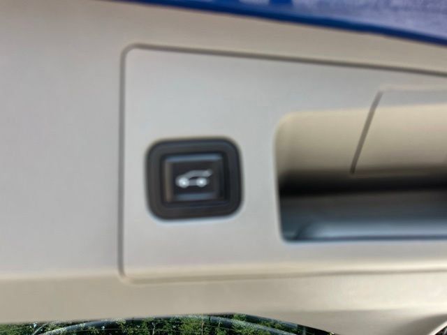 Used 2023 Cadillac XT5 Premium Luxury w/ Technology Package FWD image 6