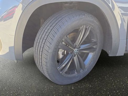 Used 2022 Volkswagen Atlas Cross Sport SEL R-Line AWD/4WD image 36