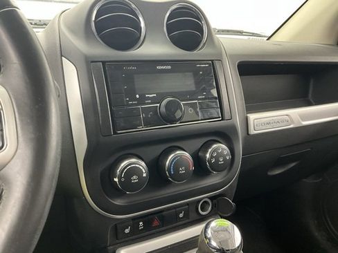 Used 2017 Jeep Compass Latitude image 9