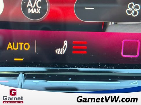 Used 2025 Volkswagen Tiguan SE R-Line image 39