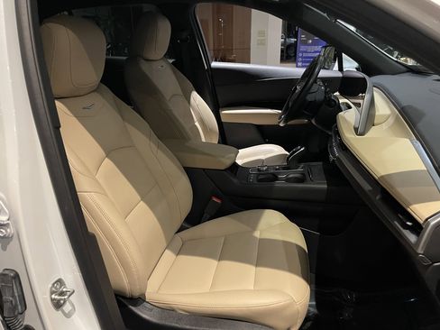 Certified 2024 Cadillac XT4 Luxury w/ Cold Weather Package image 18