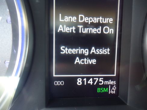 Used 2019 Toyota Highlander XLE AWD/4WD image 14
